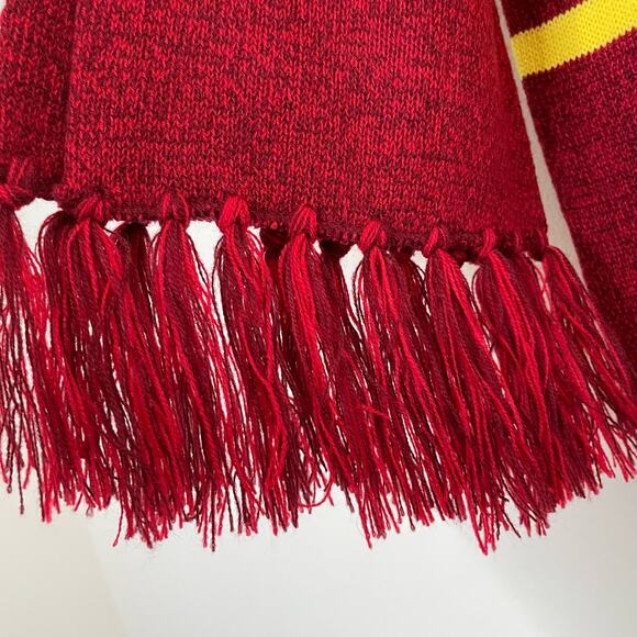 Harry Potter Gryffindor Fringe Scarf with Faux Vegan Leather Lion Emblem NWT - Picture 6 of 6